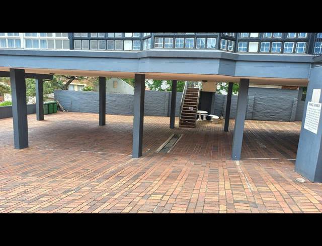 1,267M² BUSINESS FOR SALE IN WINDERMERE